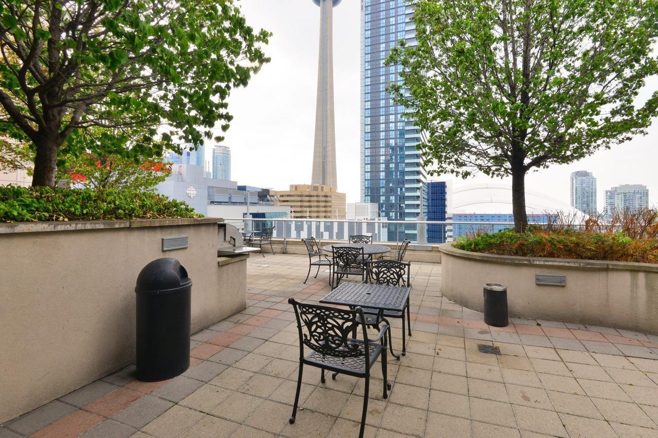 Lovely Homestyle Condo Toronto Exterior photo